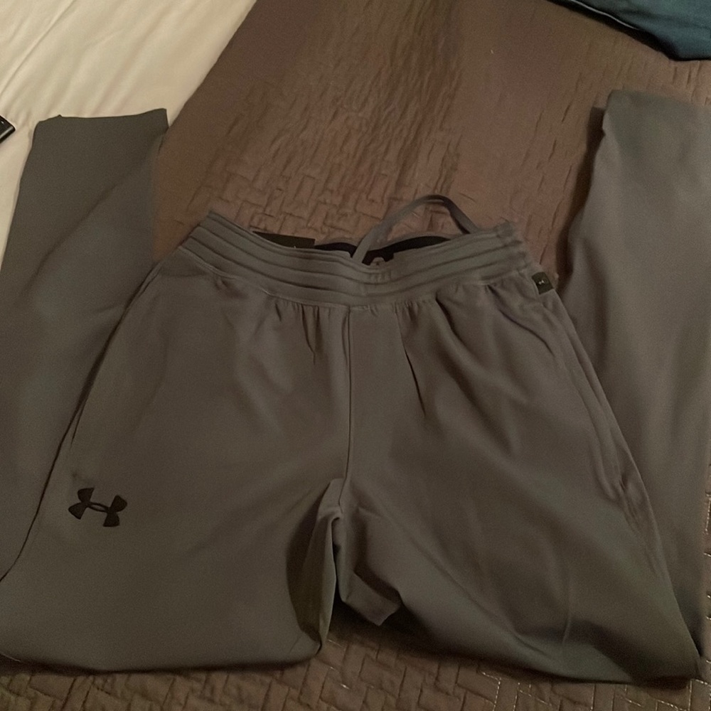 We medium under armor pants ( taper )